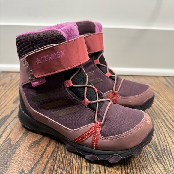 adidas kids Terrex Snow Cf R.rdy hiking shoes size 1 - Picture 1 of 7